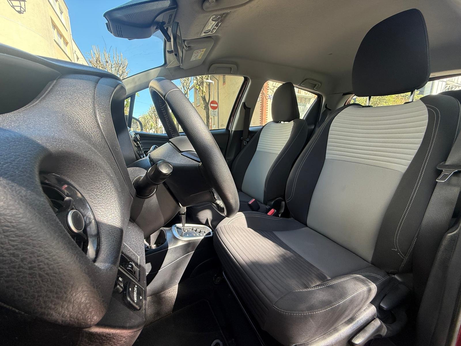 Toyota Yaris E-CVT 100H “Dynamic”