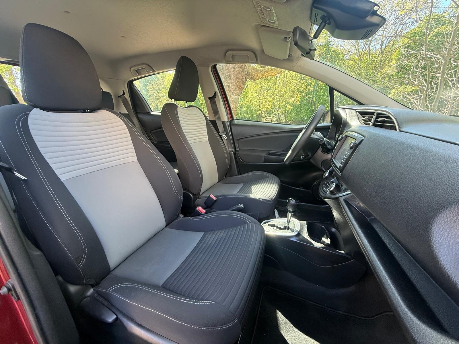 Toyota Yaris E-CVT 100H “Dynamic”