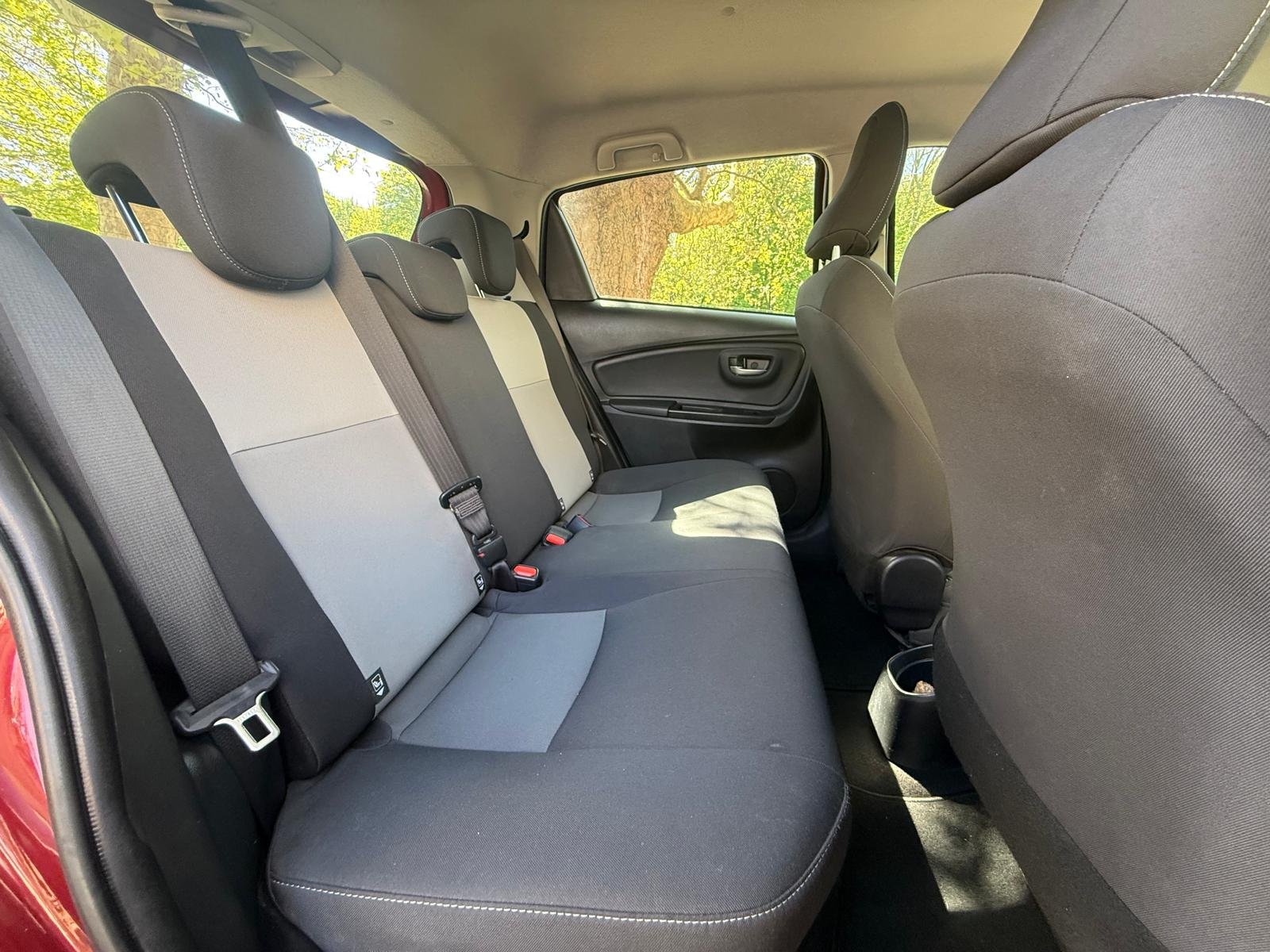 Toyota Yaris E-CVT 100H “Dynamic”