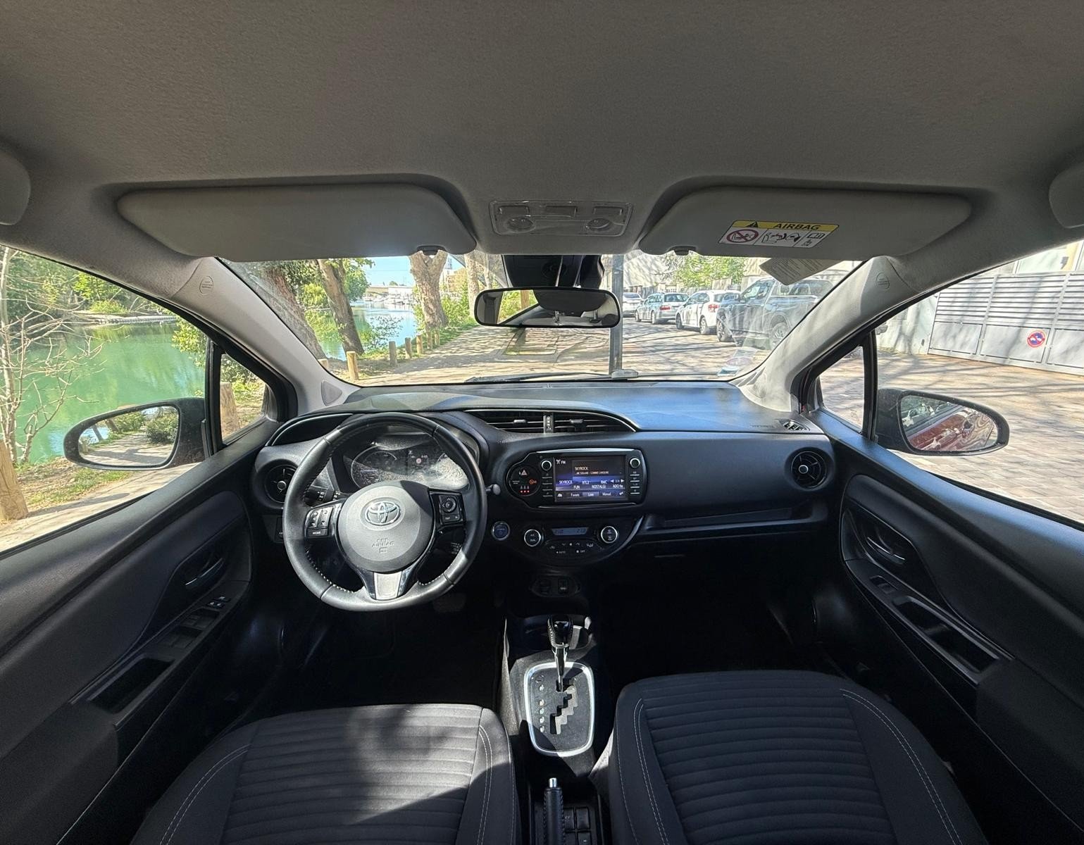 Toyota Yaris E-CVT 100H “Dynamic”