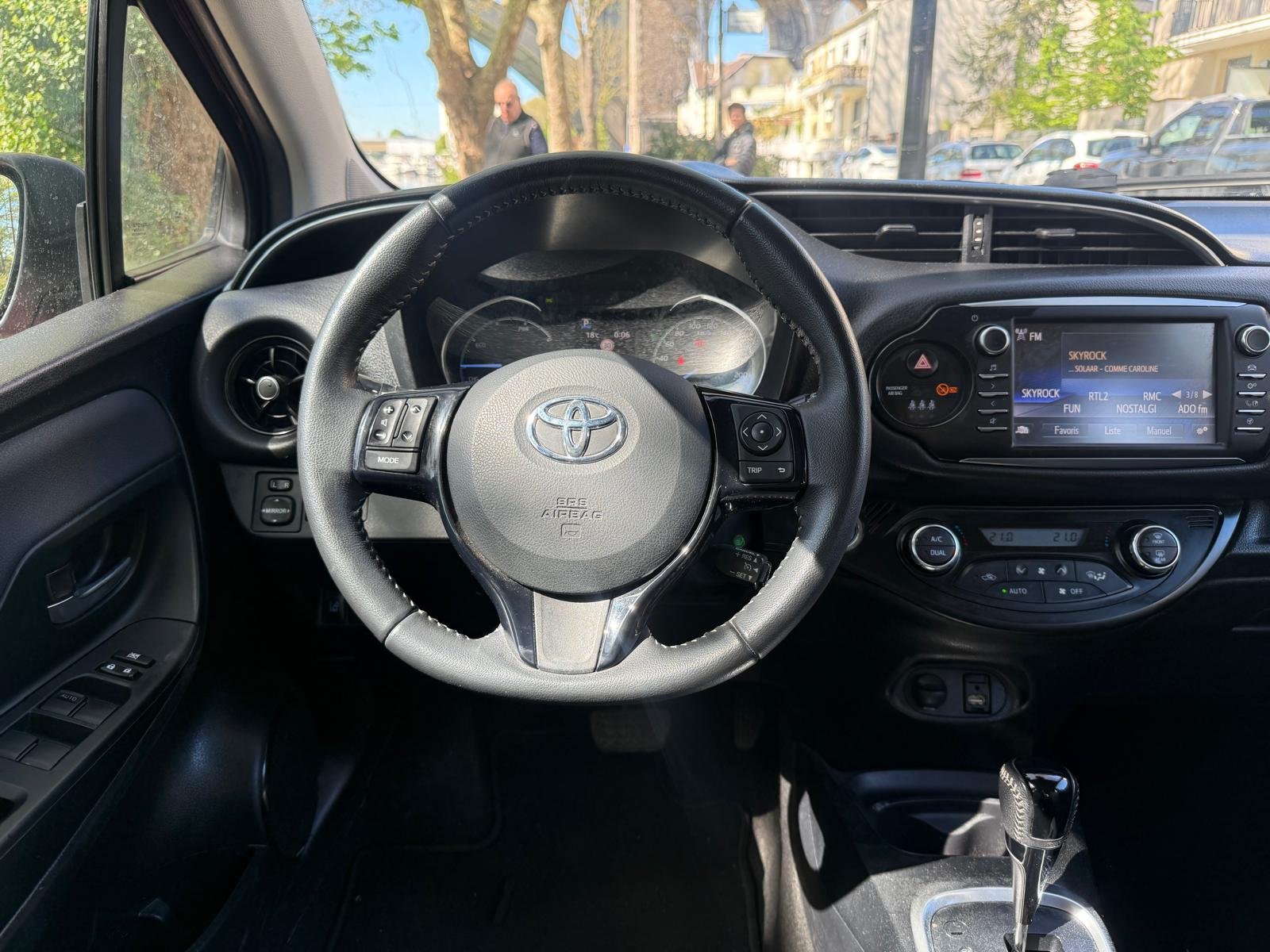 Toyota Yaris E-CVT 100H “Dynamic”