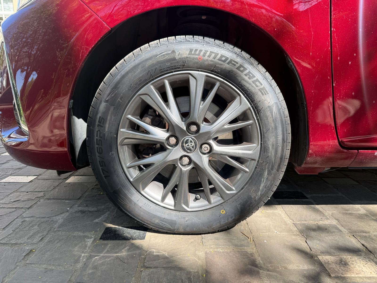 Toyota Yaris E-CVT 100H “Dynamic”