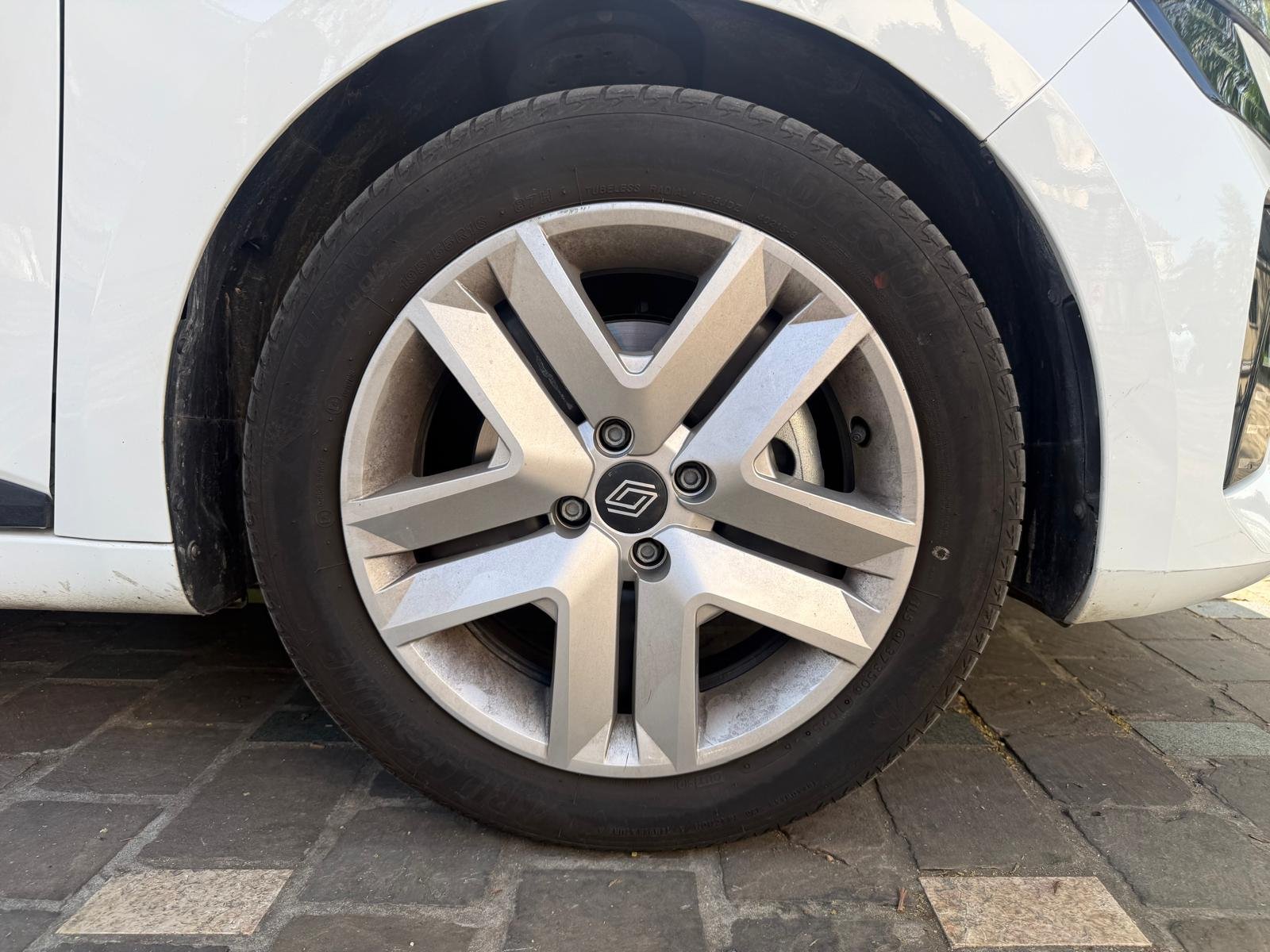 RENAULT Clio V (5) E-TECH 1.6 145Ch Hybrid “EQUILIBRE”