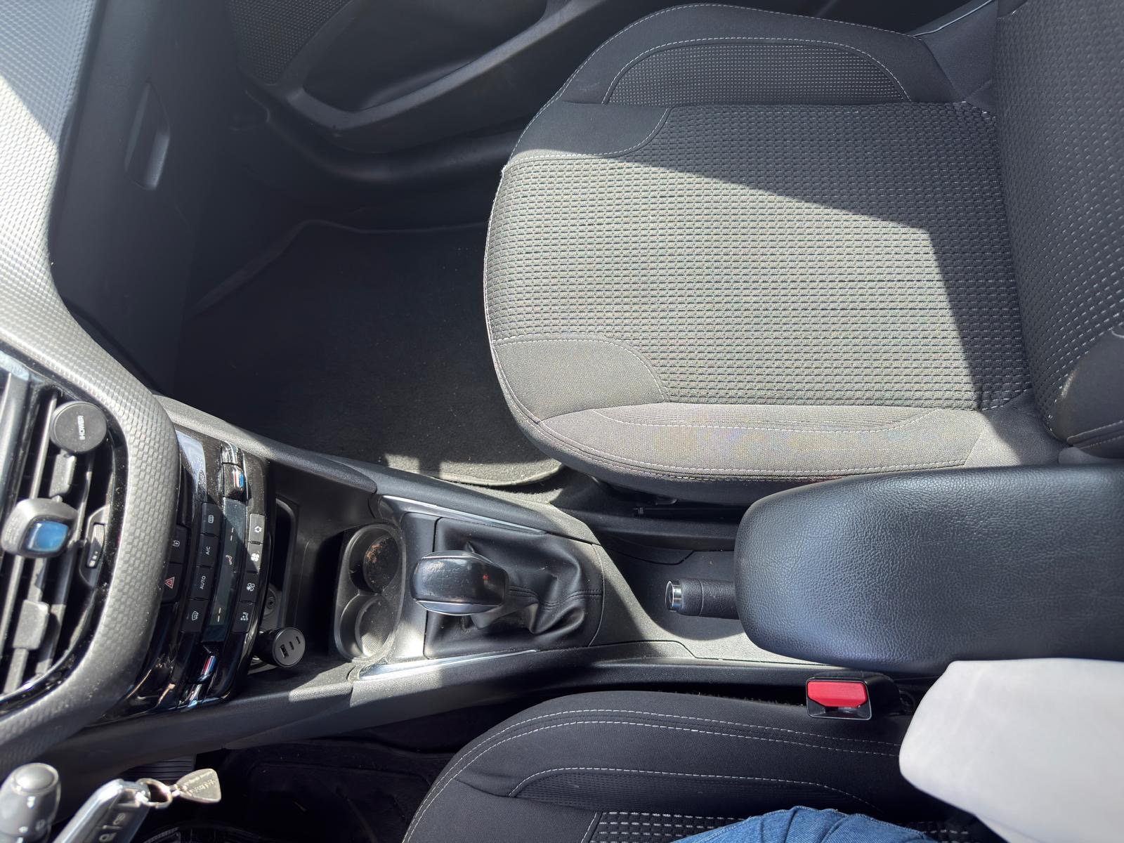 Peugeot 208 phase 2 puretech 1.2 VTI  finition Allure 82 cv