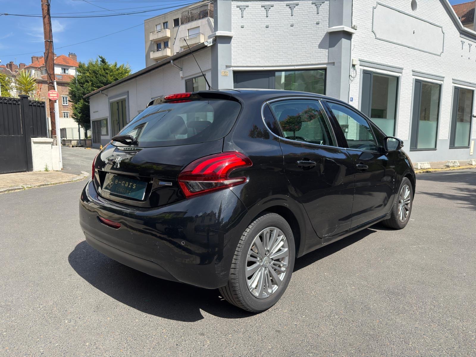 Peugeot 208 phase 2 puretech 1.2 VTI  finition Allure 82 cv