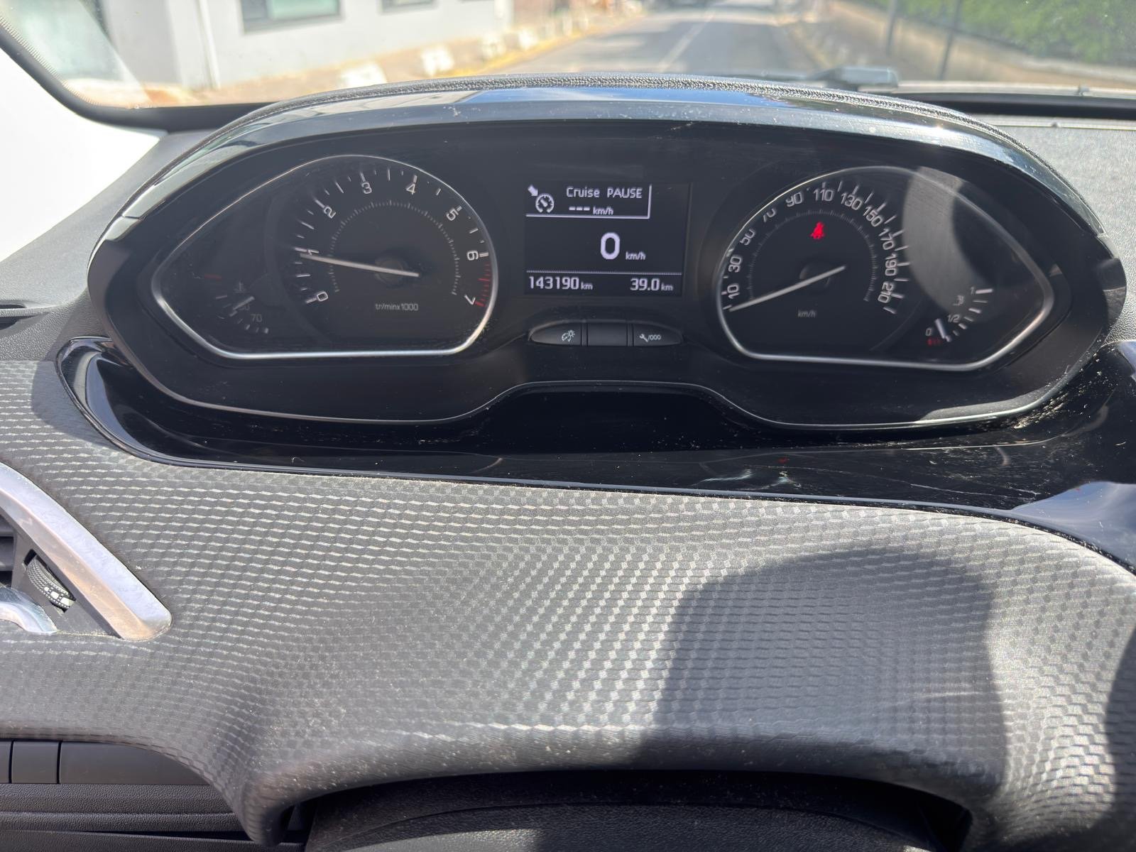 Peugeot 208 phase 2 puretech 1.2 VTI  finition Allure 82 cv