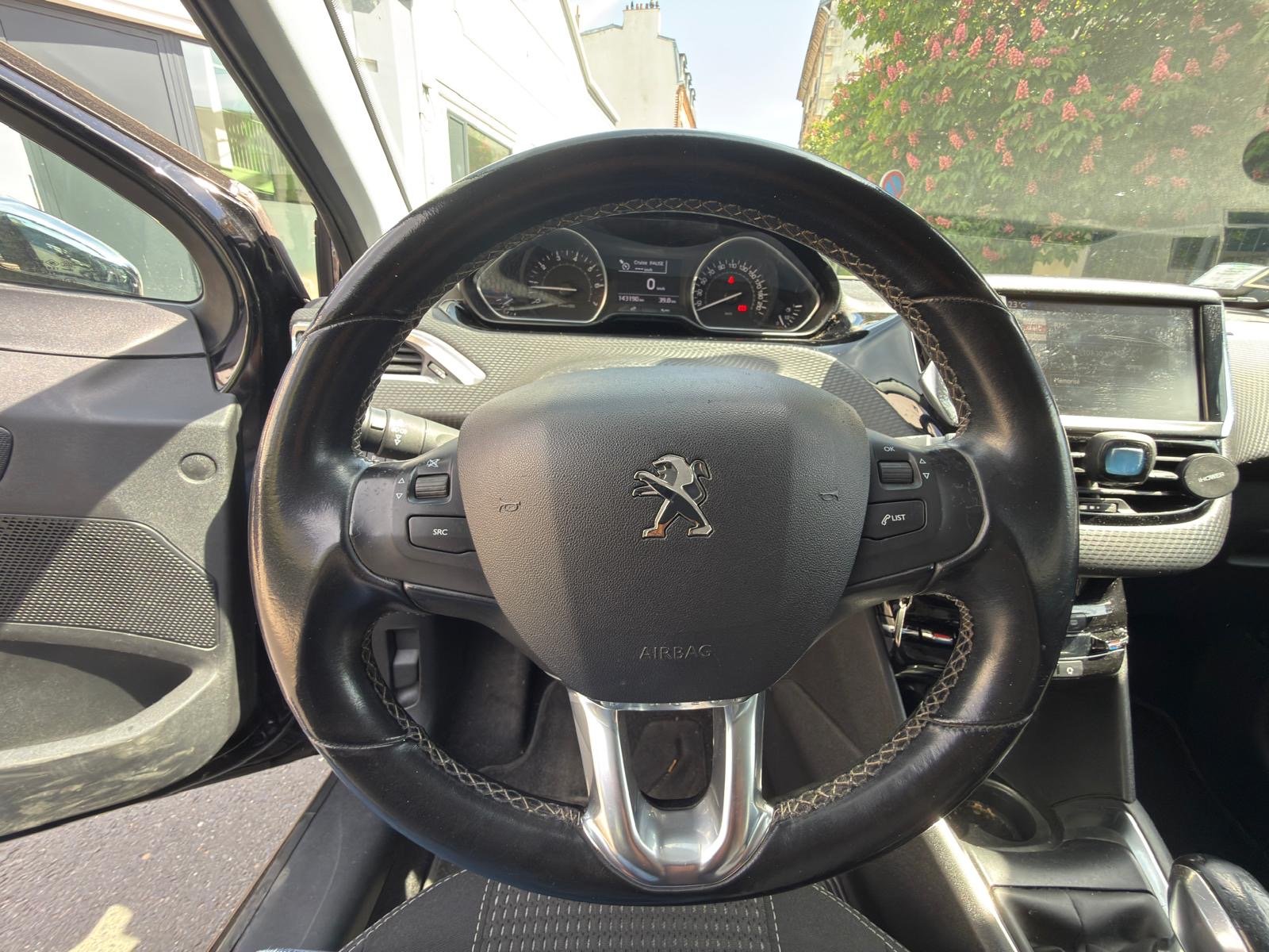 Peugeot 208 phase 2 puretech 1.2 VTI  finition Allure 82 cv