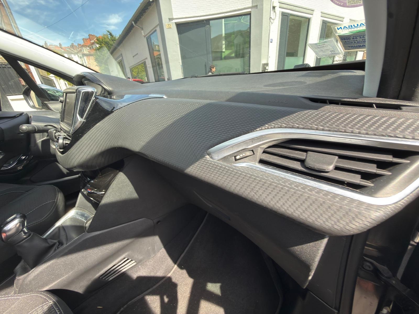 Peugeot 208 phase 2 puretech 1.2 VTI  finition Allure 82 cv