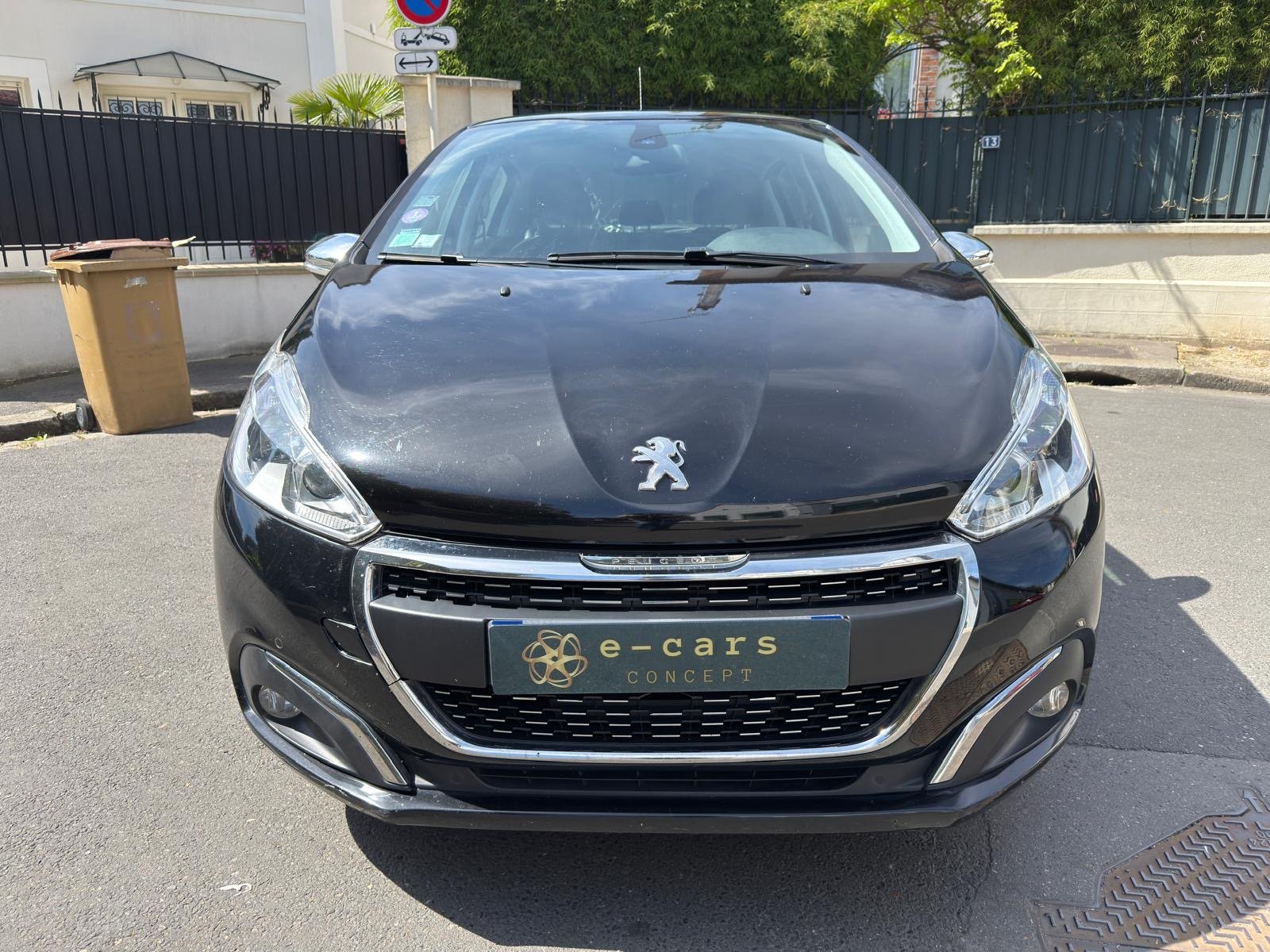 Peugeot 208 phase 2 puretech 1.2 VTI  finition Allure 82 cv