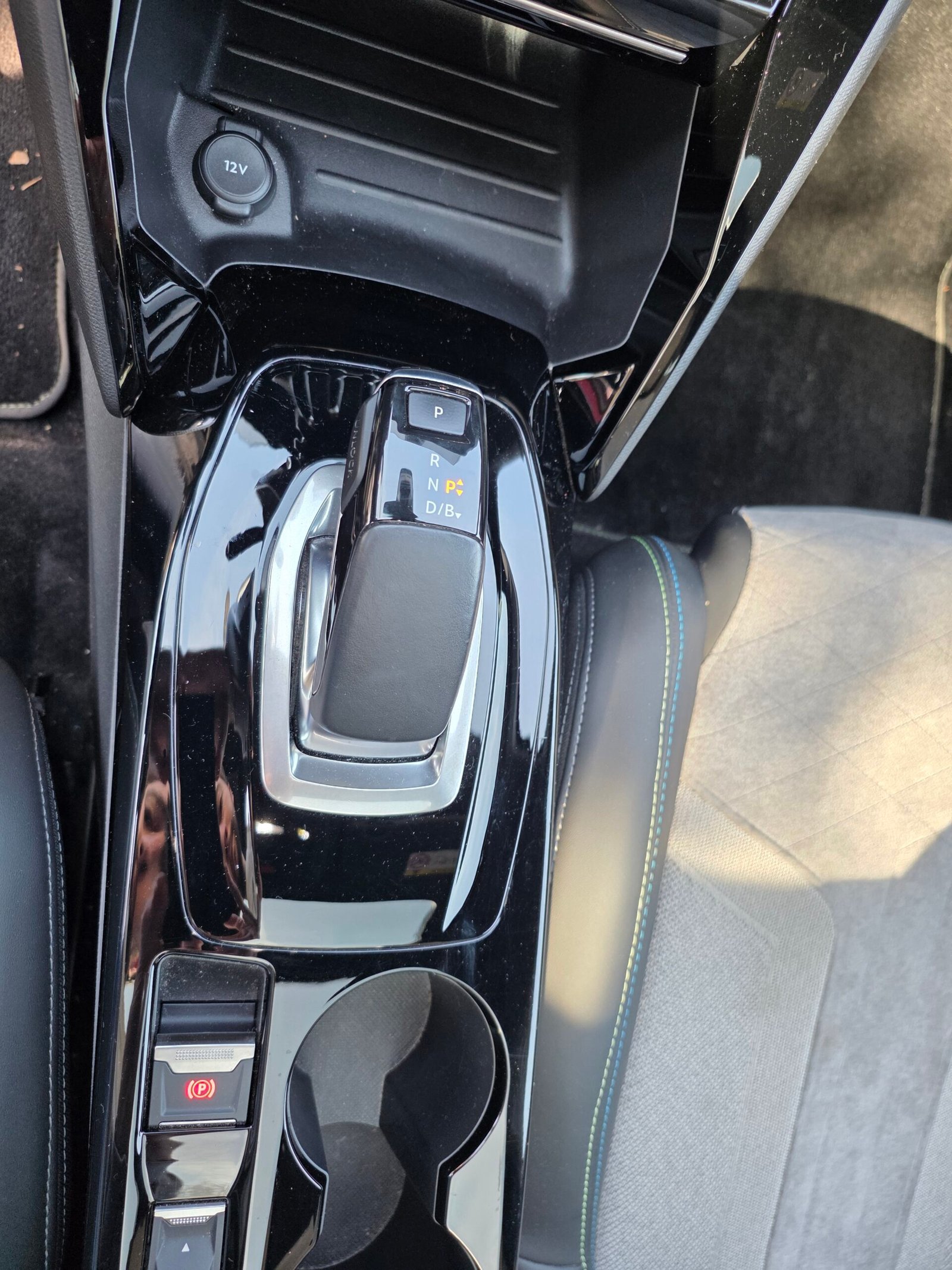 PEUGEOT e-208 – 136ch Batterie 50 kWh Finition GT