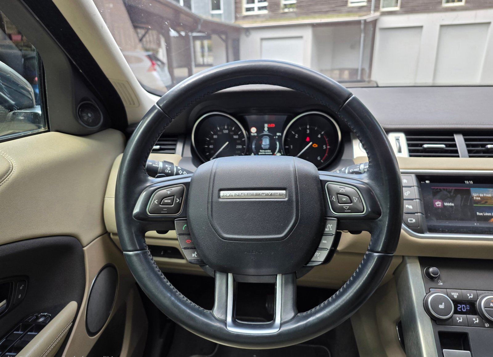 LAND ROVER RANGE ROVER EVOQUE SE – 2.0 TD4 150ch BVA9