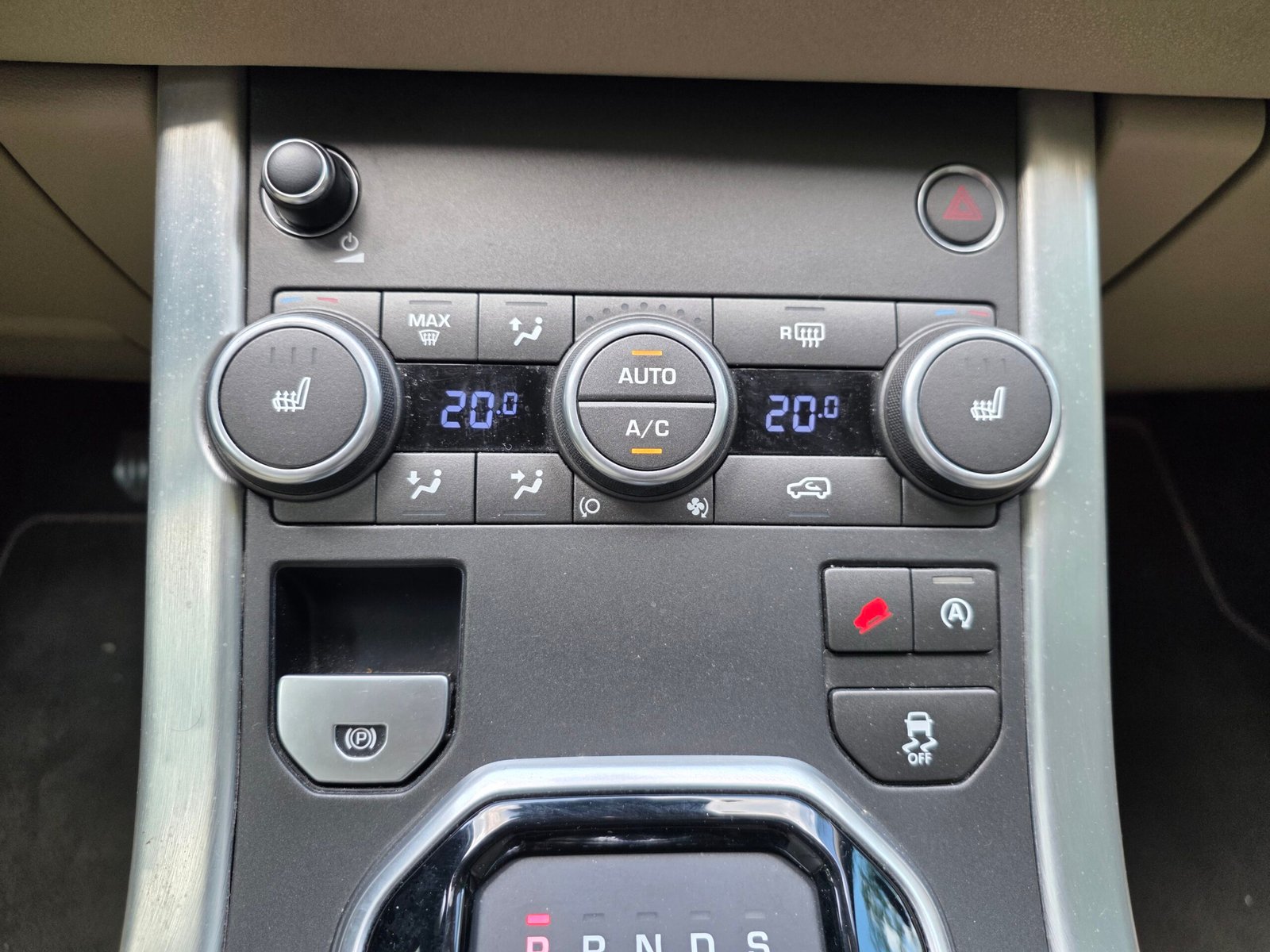 LAND ROVER RANGE ROVER EVOQUE SE – 2.0 TD4 150ch BVA9