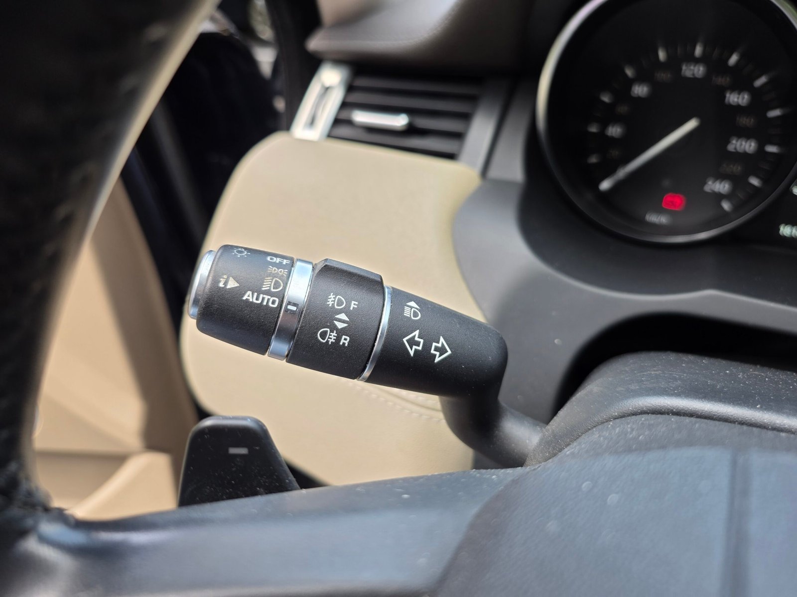 LAND ROVER RANGE ROVER EVOQUE SE – 2.0 TD4 150ch BVA9