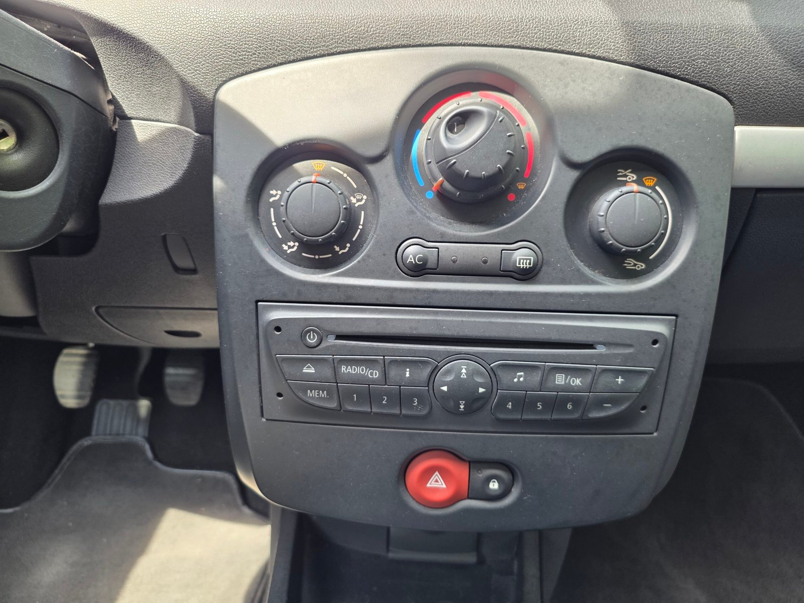 RENAULT CLIO III COLLECTION – 1.2 16v 75ch BVM5