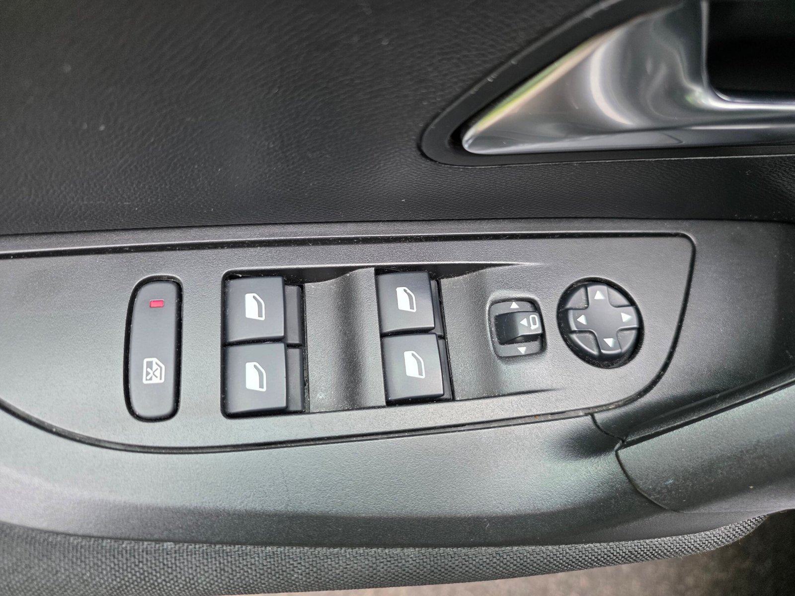 PEUGEOT 2008 – 1.5 BlueHDi 130ch EAT8