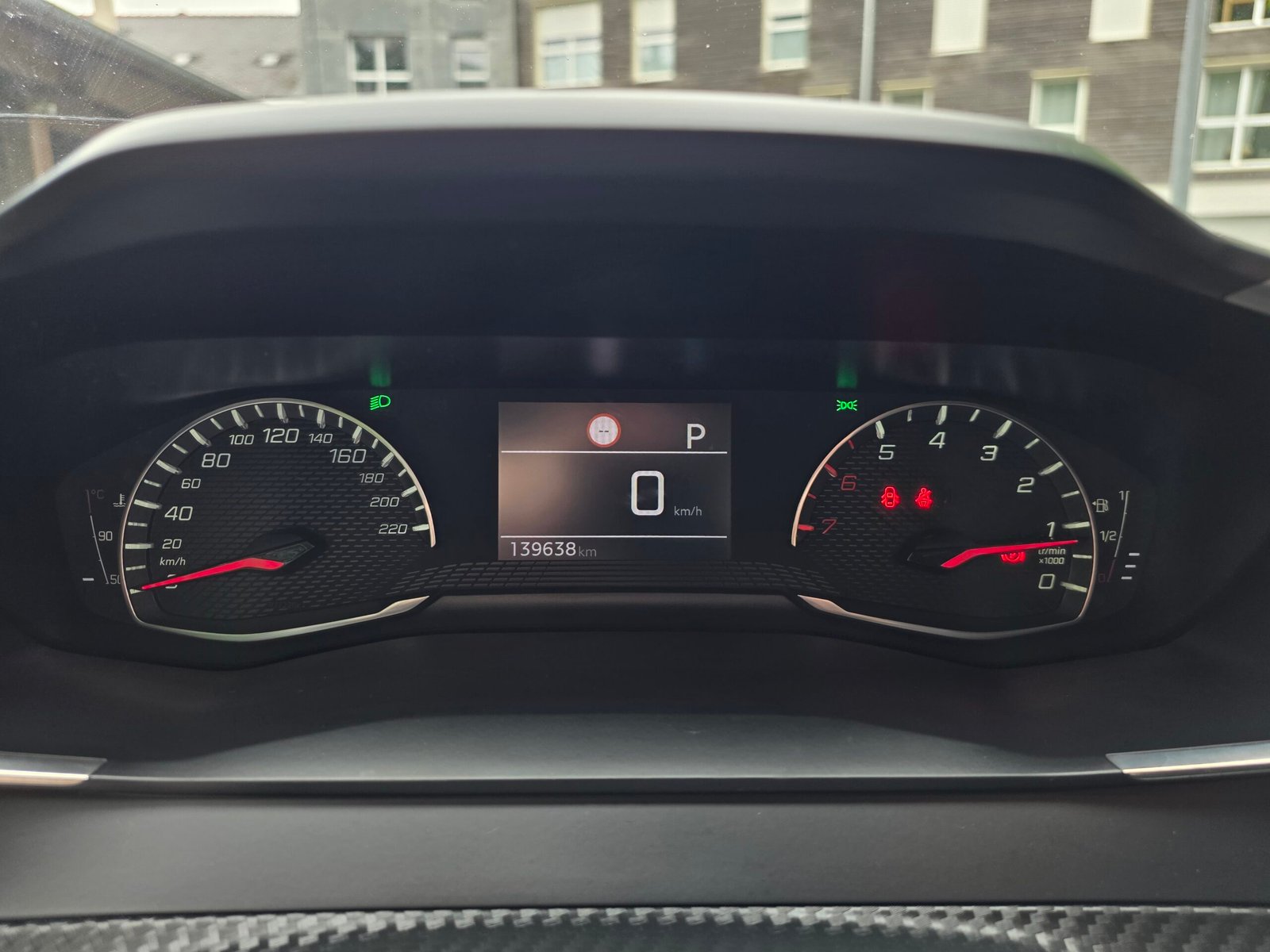 PEUGEOT 2008 – 1.5 BlueHDi 130ch EAT8