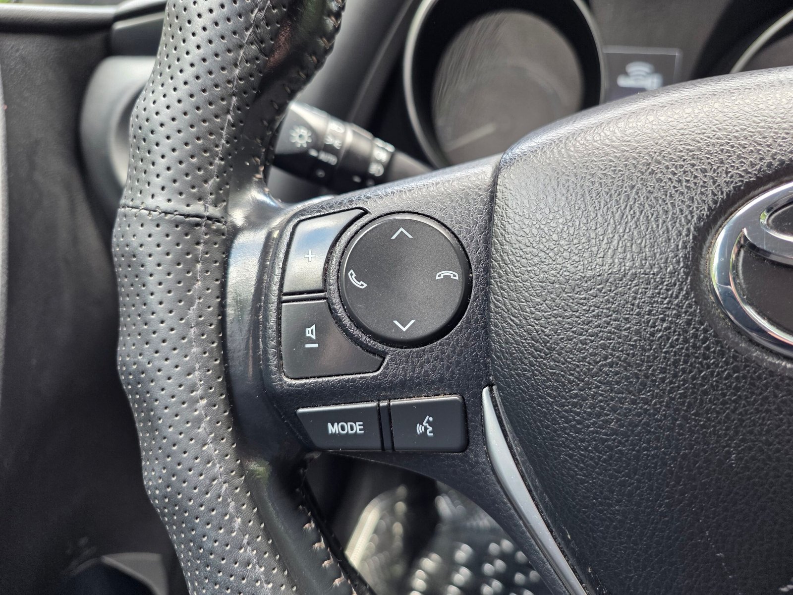 TOYOTA AURIS TOURING SPORTS TECHNOLINE – 1.8 HSD 136ch Automatique