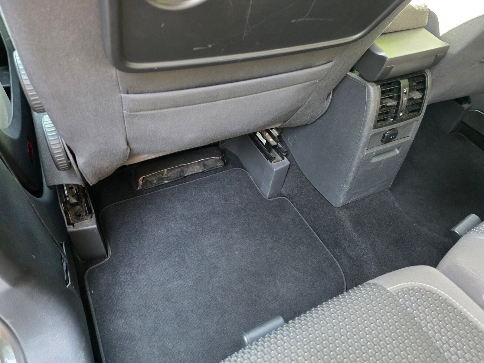 VOLKSWAGEN TOURAN Confortline – 1.6 TDi 105ch BVM6