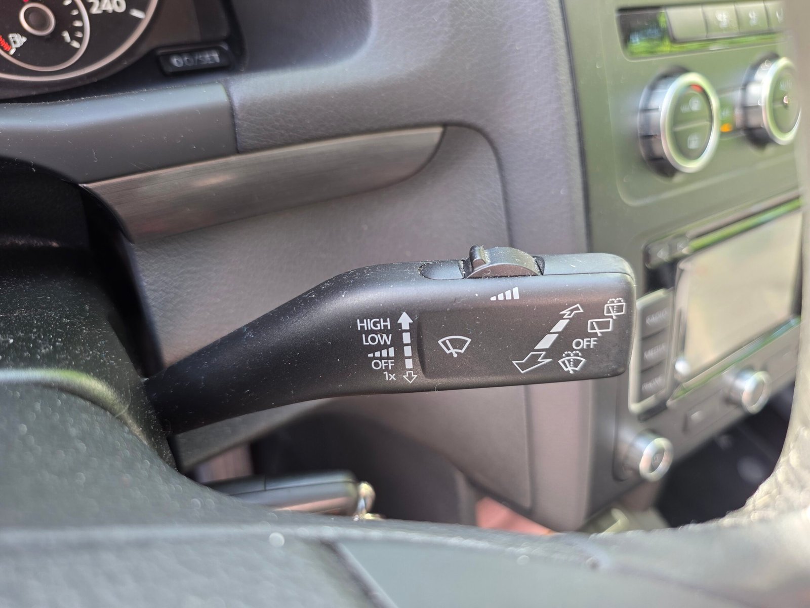 VOLKSWAGEN TOURAN Confortline – 1.6 TDi 105ch BVM6