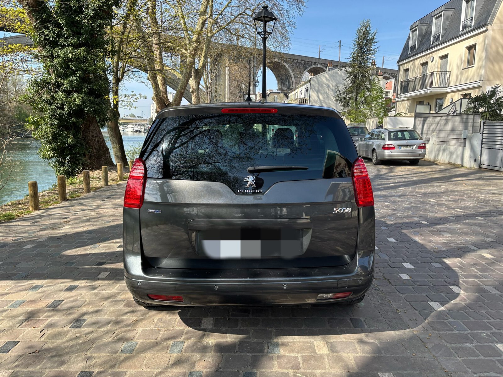 PEUGEOT 5008 1.6 e-HDI120ch “Active Bus”
