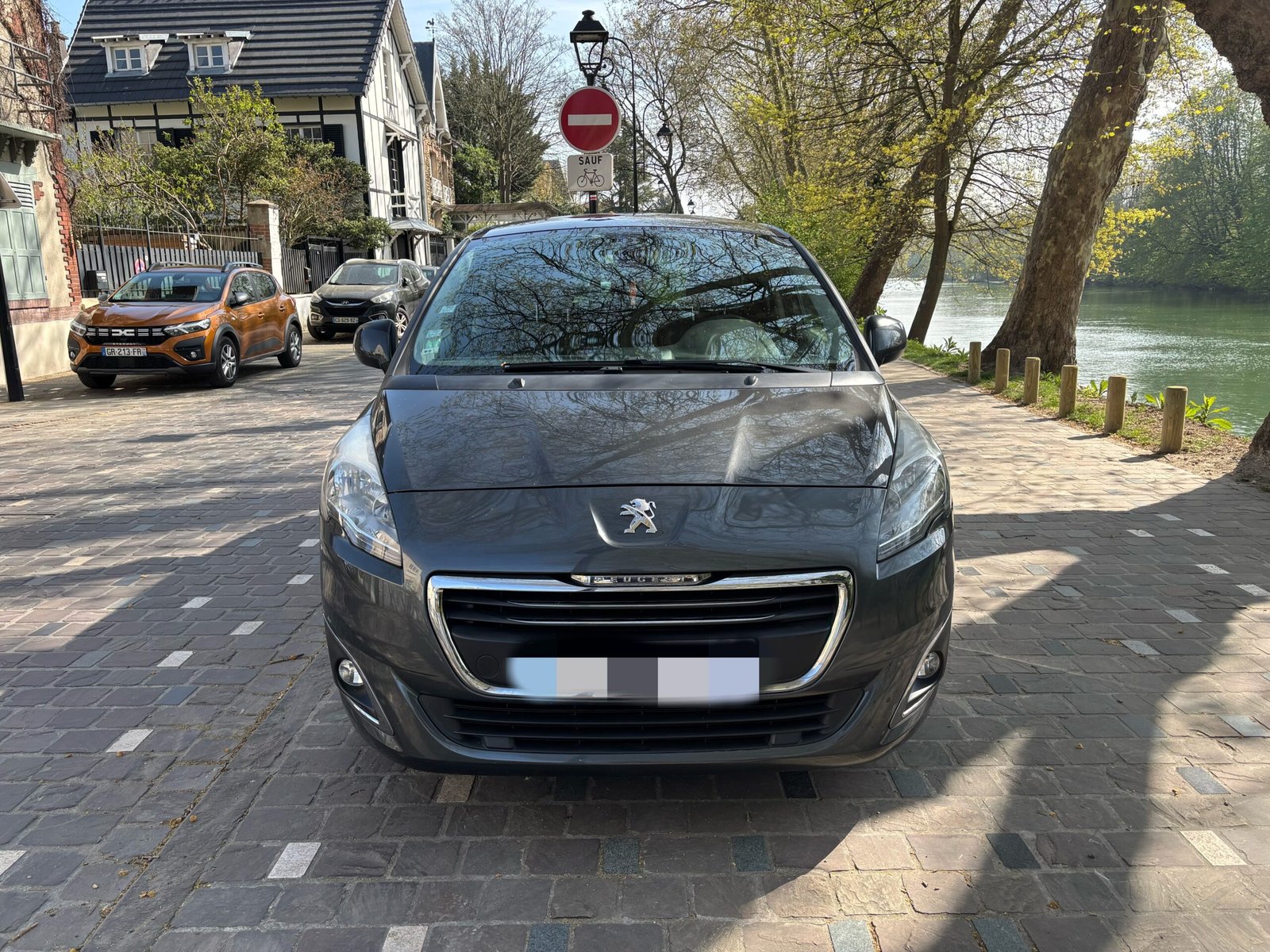 PEUGEOT 5008 1.6 e-HDI120ch “Active Bus”