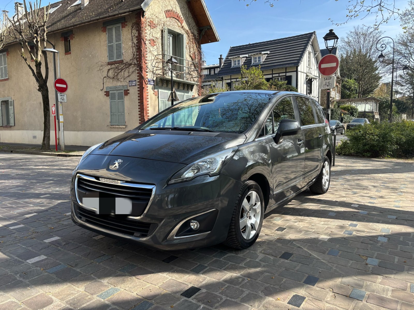 PEUGEOT 5008 1.6 e-HDI120ch “Active Bus”
