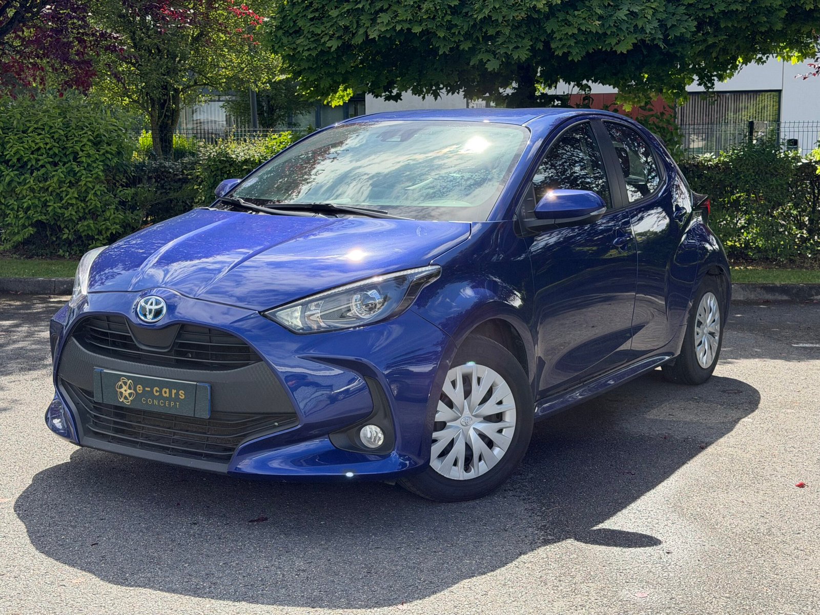 TOYOTA Yaris 4 Fab France 1.5 VVTI 12V 116 HSD Hybrid E-CVT 92 cv Boîte auto ENTRETIEN FULL TOYOTA Dynamic