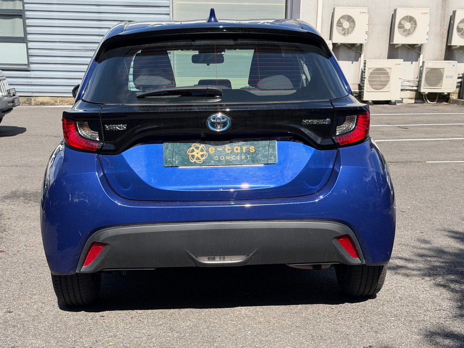 TOYOTA Yaris 4 Fab France 1.5 VVTI 12V 116 HSD Hybrid E-CVT 92 cv Boîte auto ENTRETIEN FULL TOYOTA Dynamic