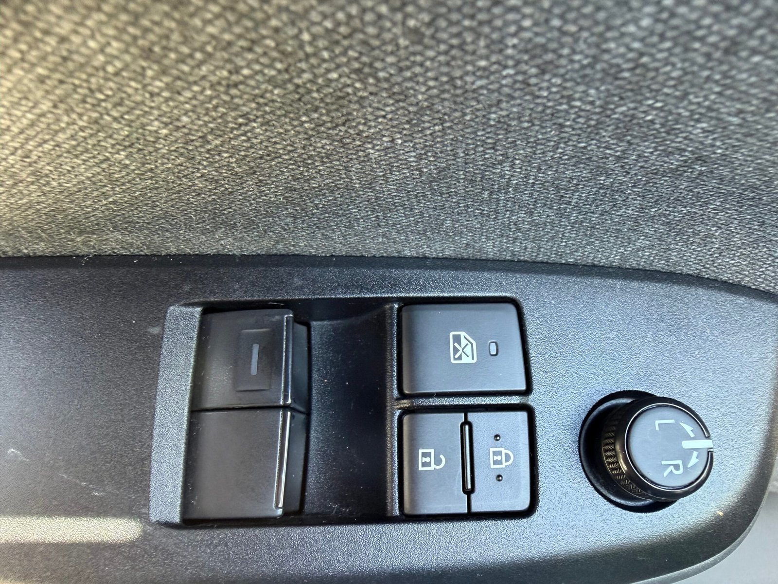 TOYOTA Yaris 4 Fab France 1.5 VVTI 12V 116 HSD Hybrid E-CVT 92 cv Boîte auto ENTRETIEN FULL TOYOTA Dynamic