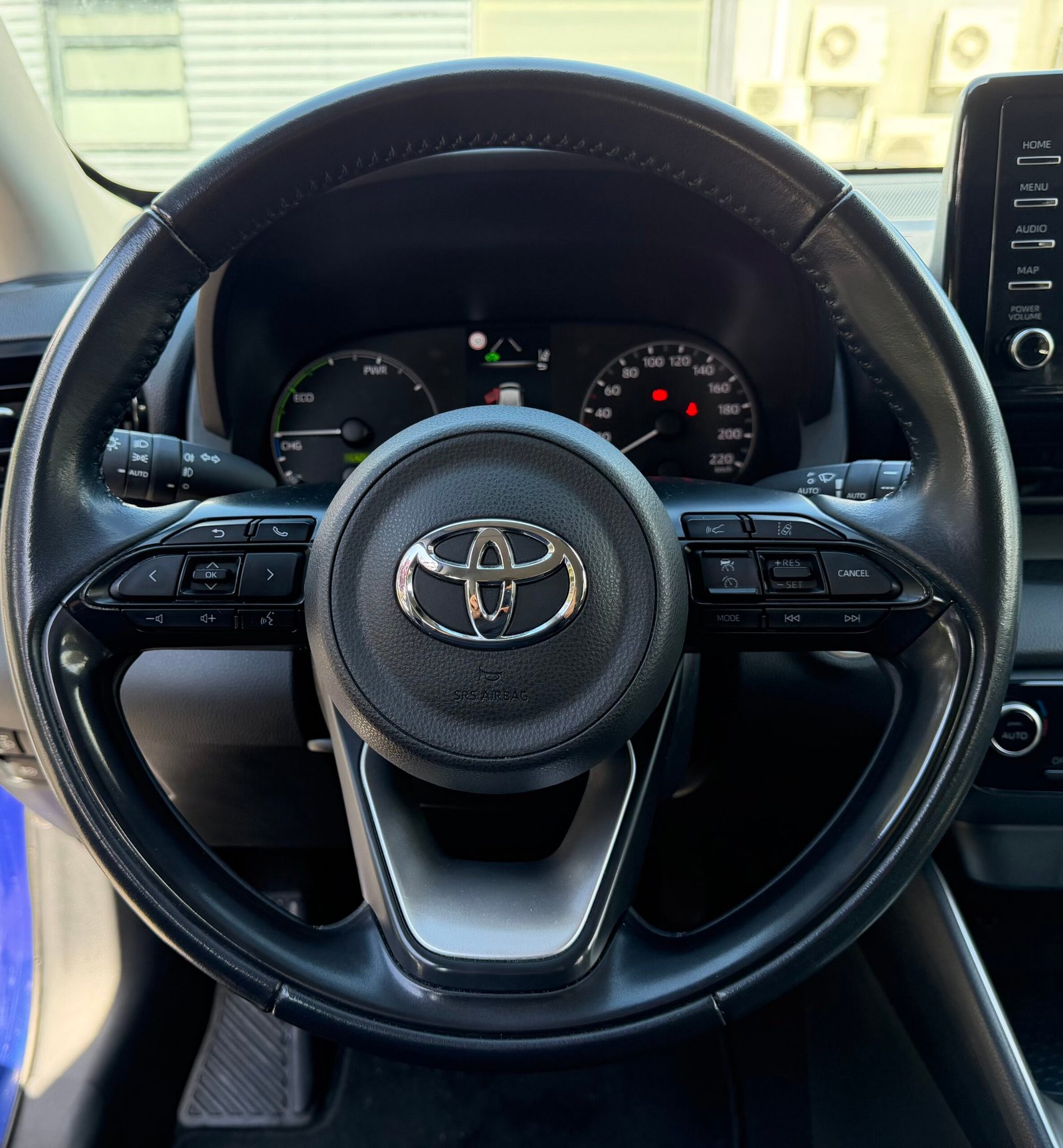 TOYOTA Yaris 4 Fab France 1.5 VVTI 12V 116 HSD Hybrid E-CVT 92 cv Boîte auto ENTRETIEN FULL TOYOTA Dynamic