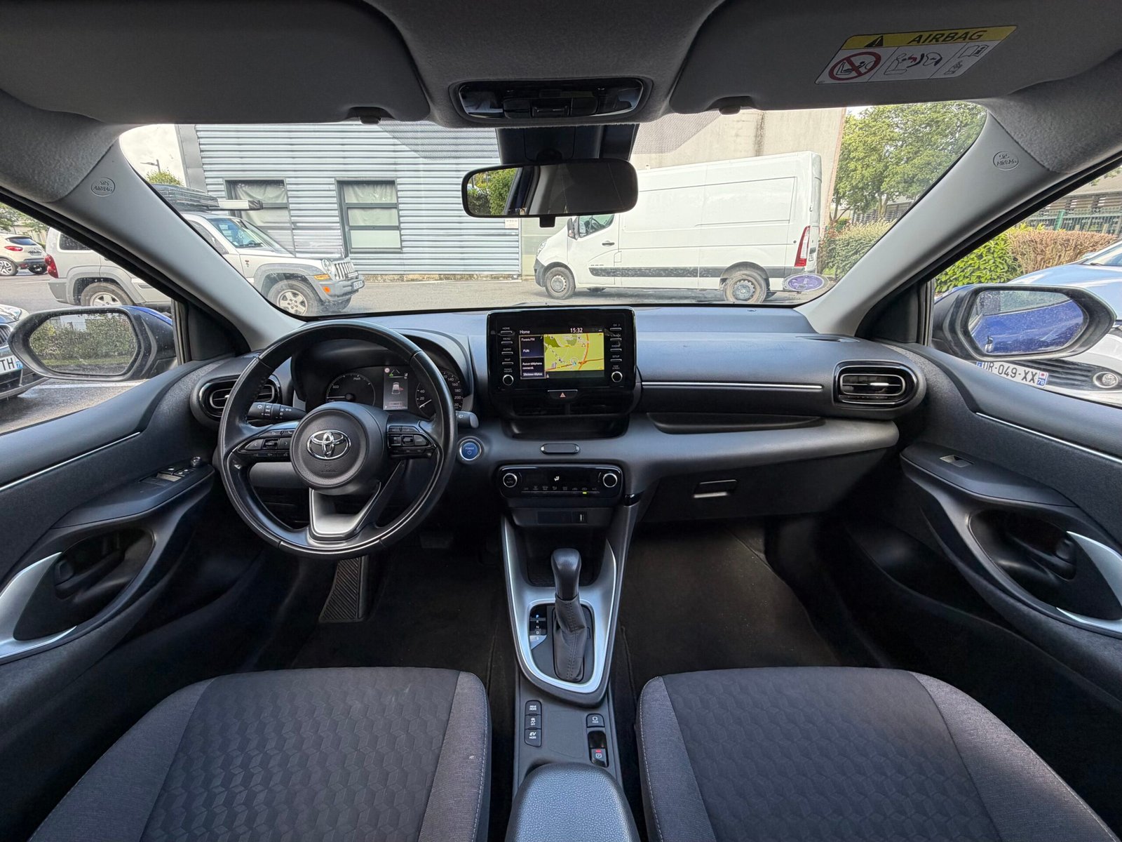 TOYOTA Yaris 4 Fab France 1.5 VVTI 12V 116 HSD Hybrid E-CVT 92 cv Boîte auto ENTRETIEN FULL TOYOTA Dynamic