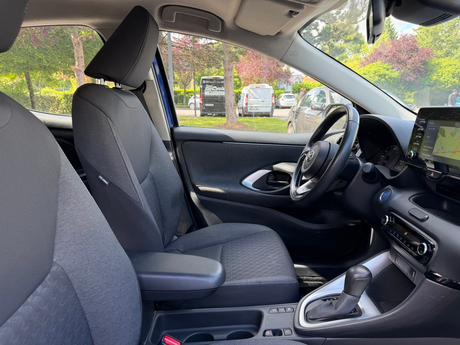 TOYOTA Yaris 4 Fab France 1.5 VVTI 12V 116 HSD Hybrid E-CVT 92 cv Boîte auto ENTRETIEN FULL TOYOTA Dynamic