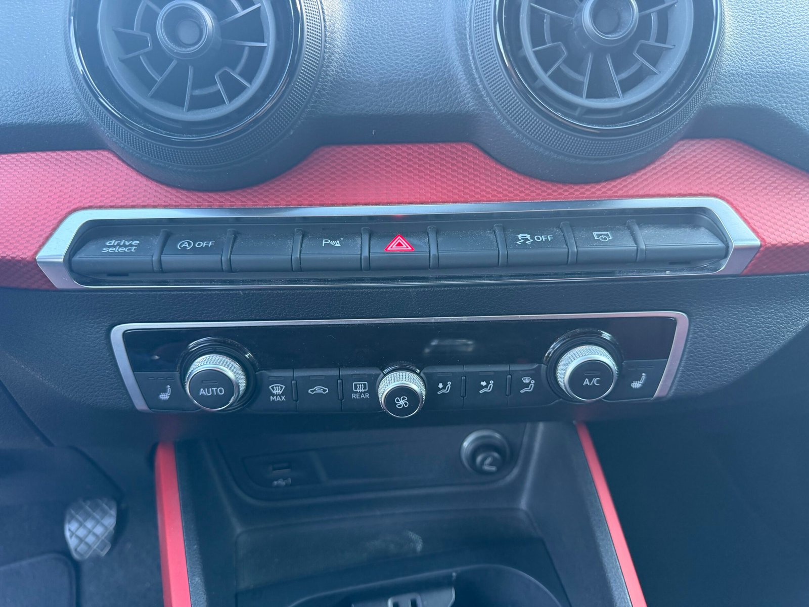 AUDI Q3 1,6 TDI Sport