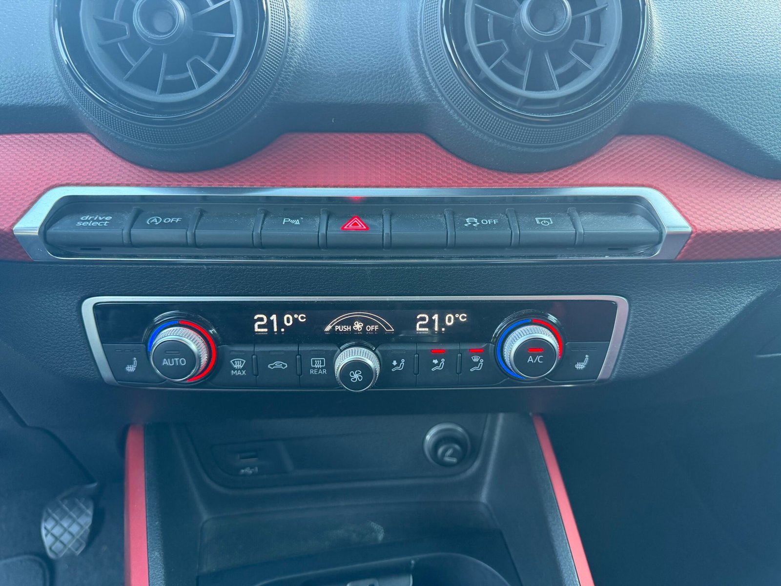 AUDI Q3 1,6 TDI Sport