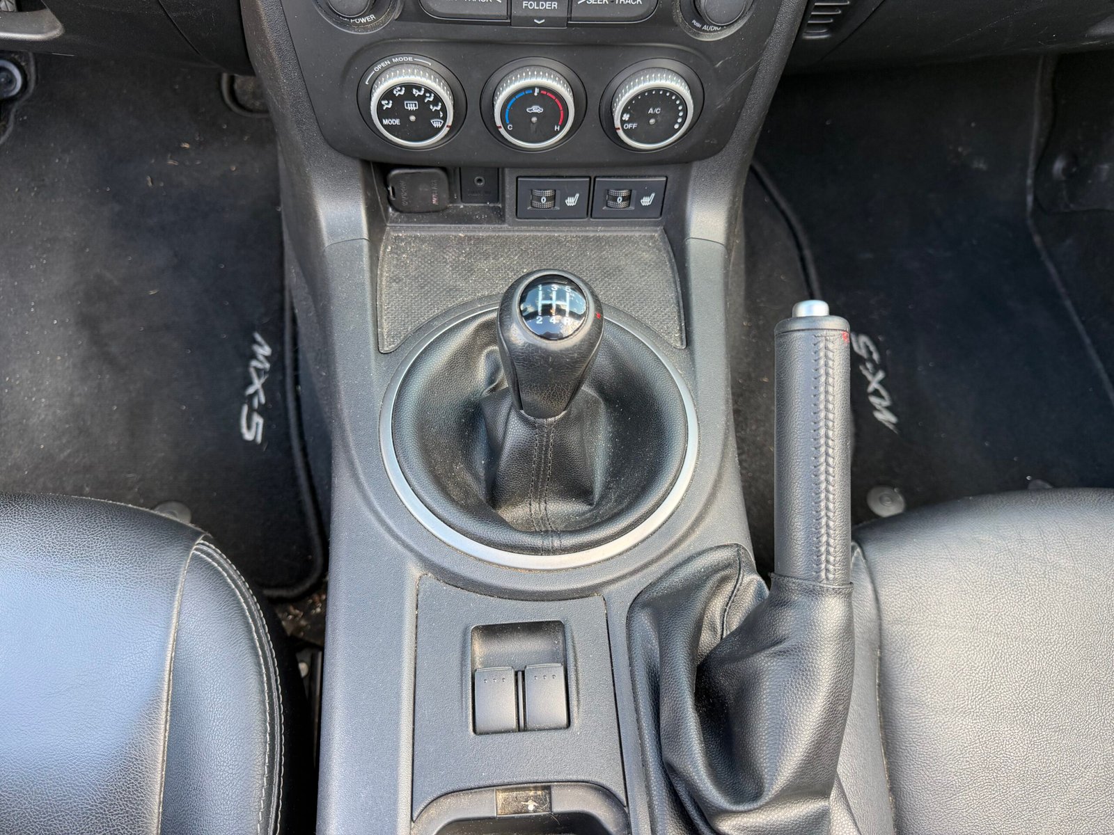 MAZDA MX-5 1.8 126 cv MZR Elegance Cuir CHAUFFANTS