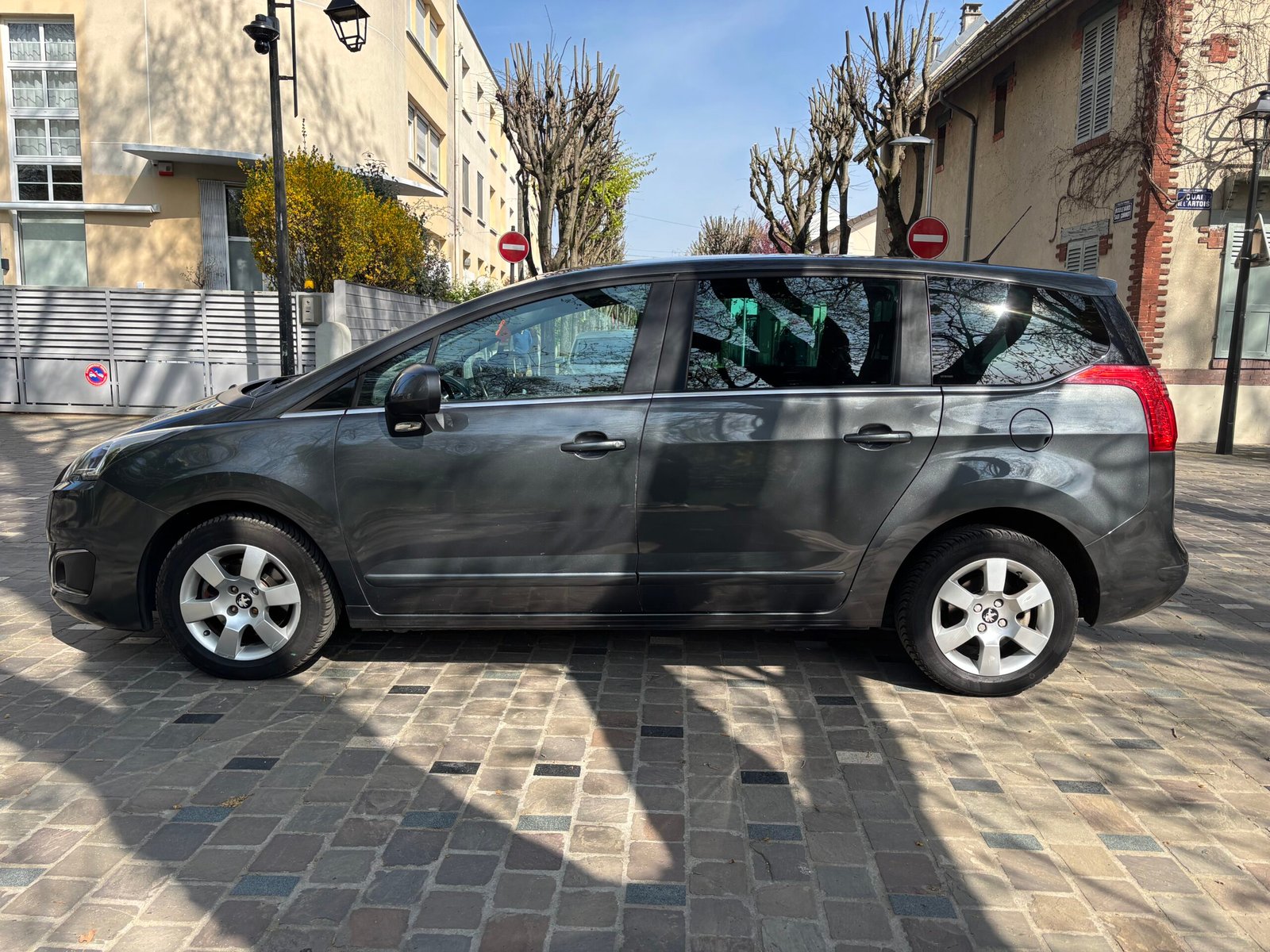 PEUGEOT 5008 1.6 e-HDI120ch “Active Bus”