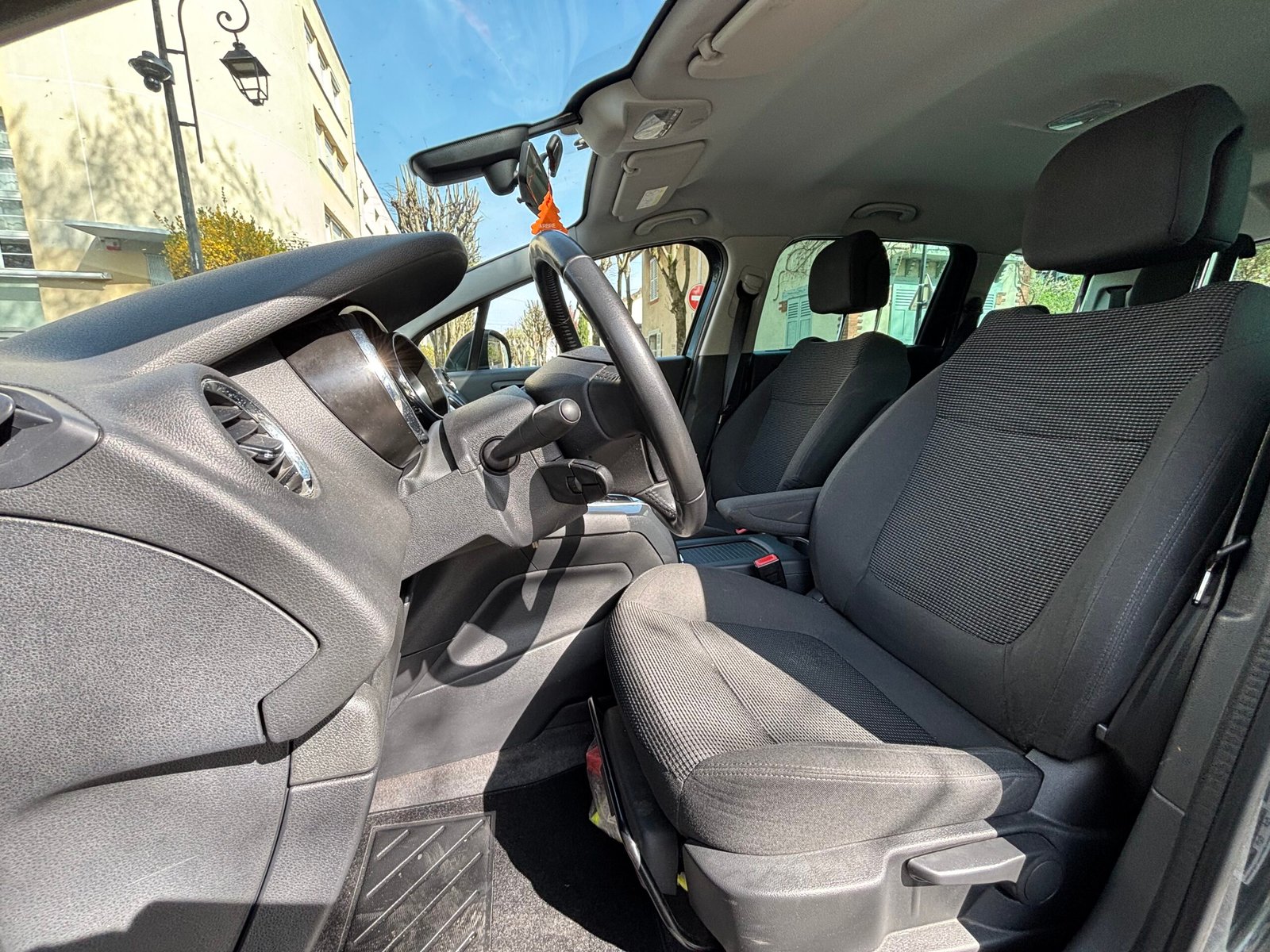 PEUGEOT 5008 1.6 e-HDI120ch “Active Bus”