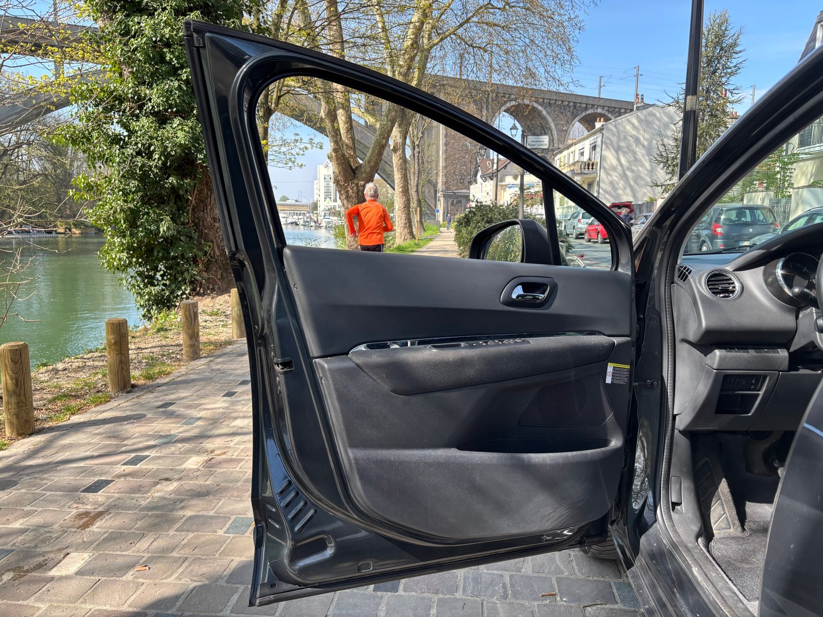 PEUGEOT 5008 1.6 e-HDI120ch “Active Bus”