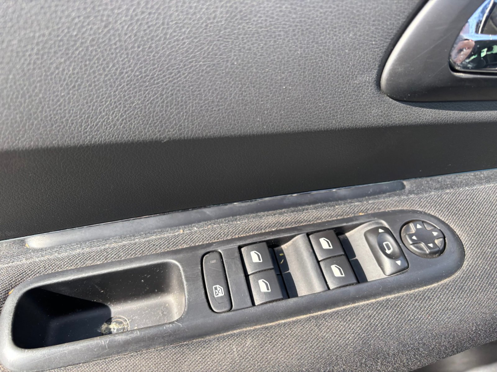 PEUGEOT 5008 1.6 e-HDI120ch “Active Bus”