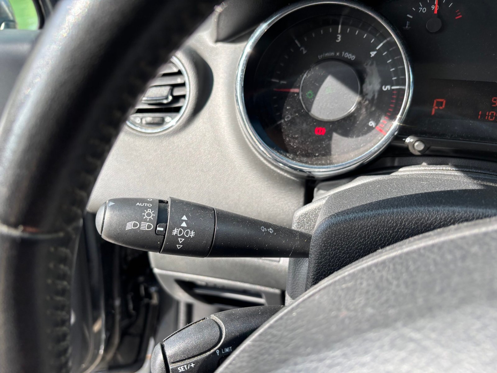 PEUGEOT 5008 1.6 e-HDI120ch “Active Bus”