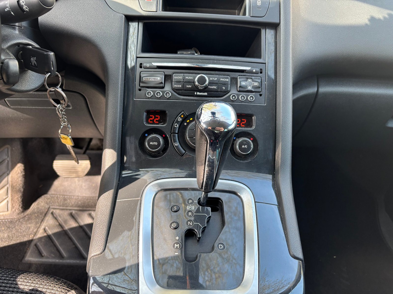 PEUGEOT 5008 1.6 e-HDI120ch “Active Bus”