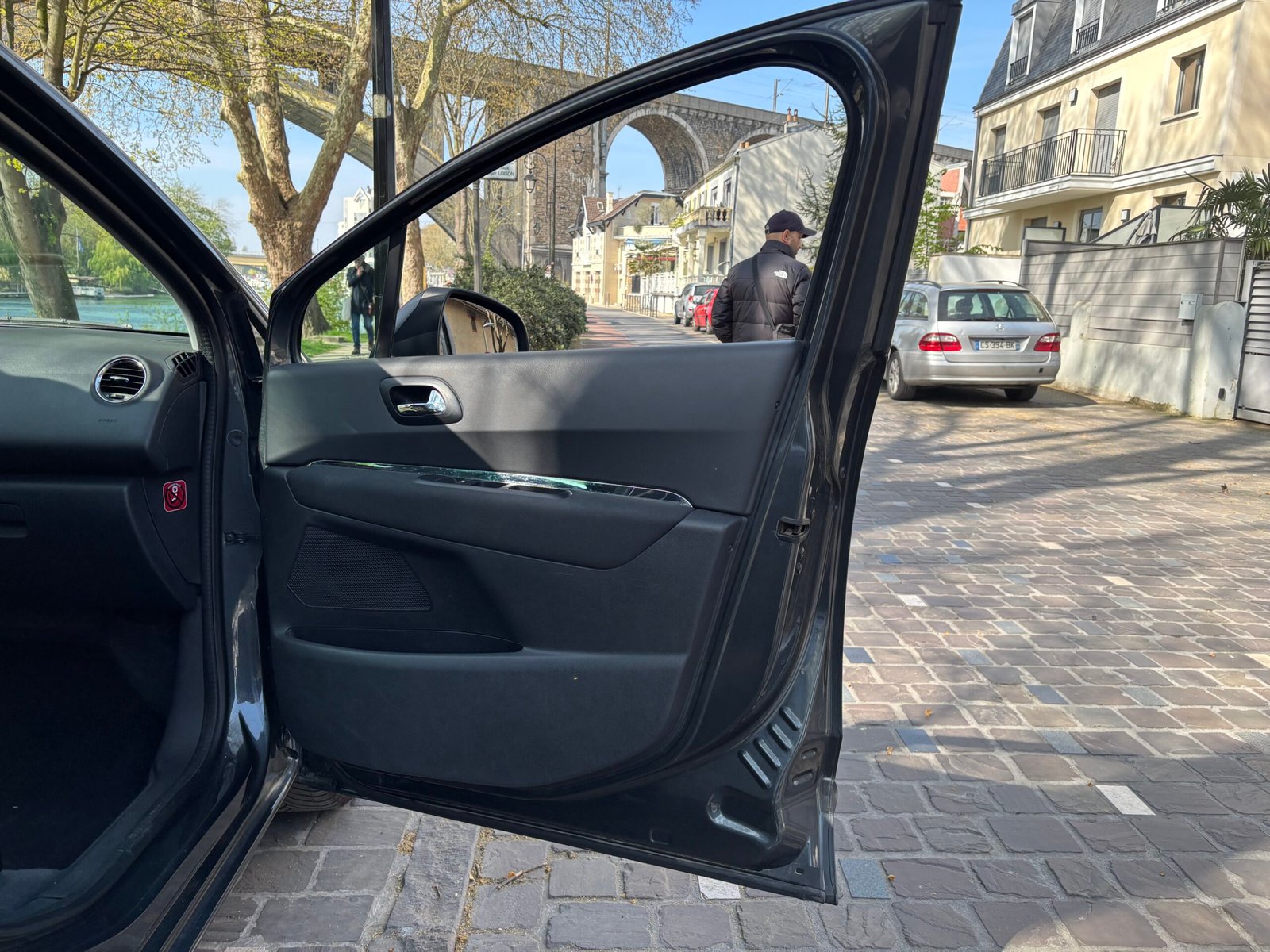 PEUGEOT 5008 1.6 e-HDI120ch “Active Bus”