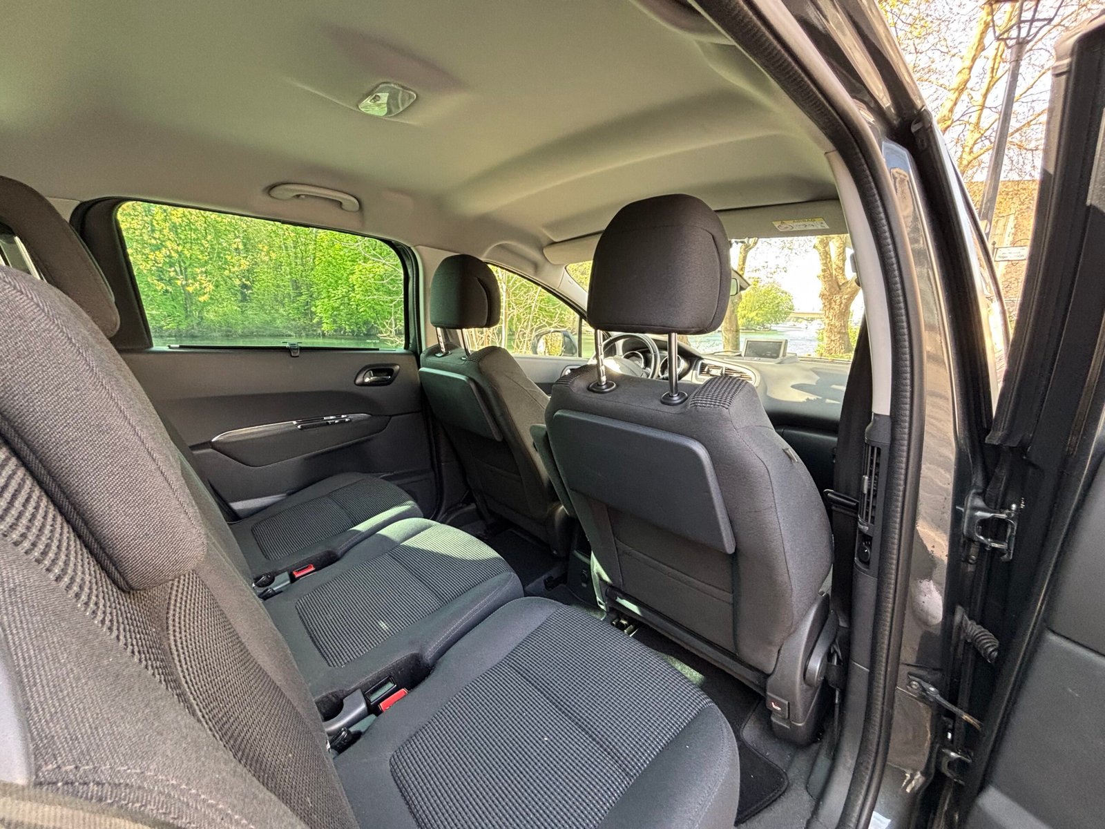 PEUGEOT 5008 1.6 e-HDI120ch “Active Bus”