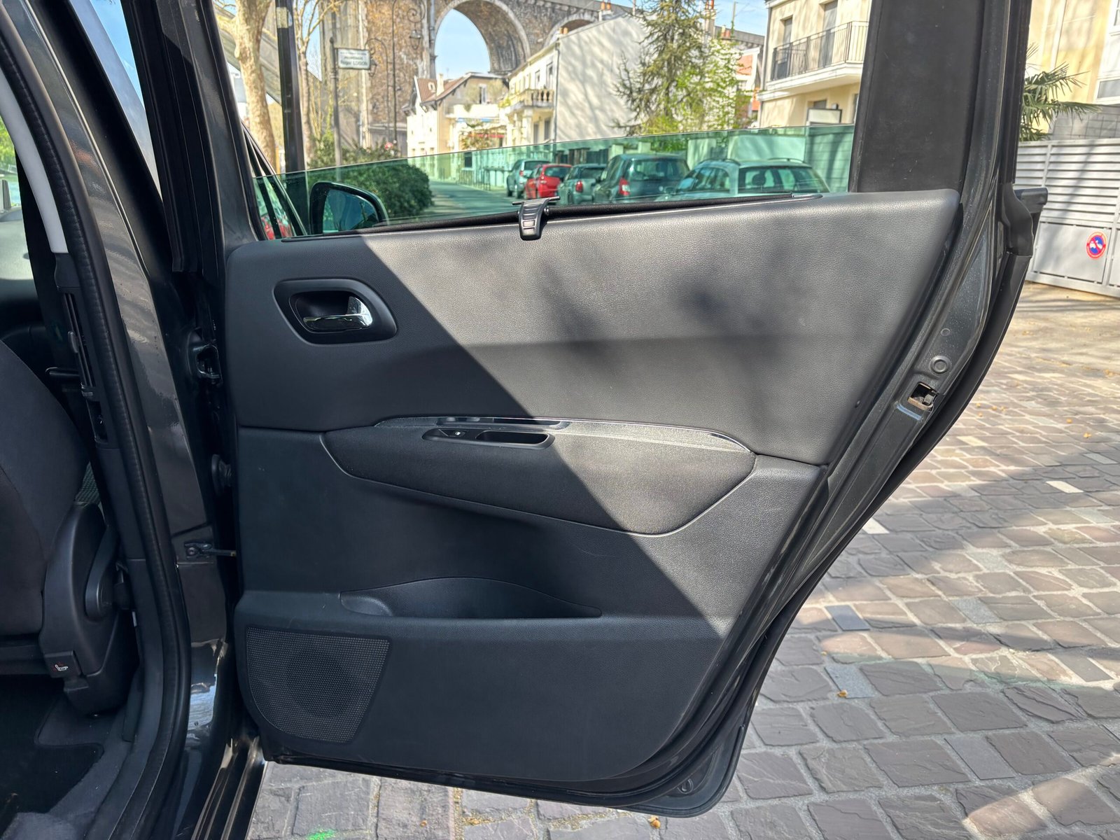 PEUGEOT 5008 1.6 e-HDI120ch “Active Bus”
