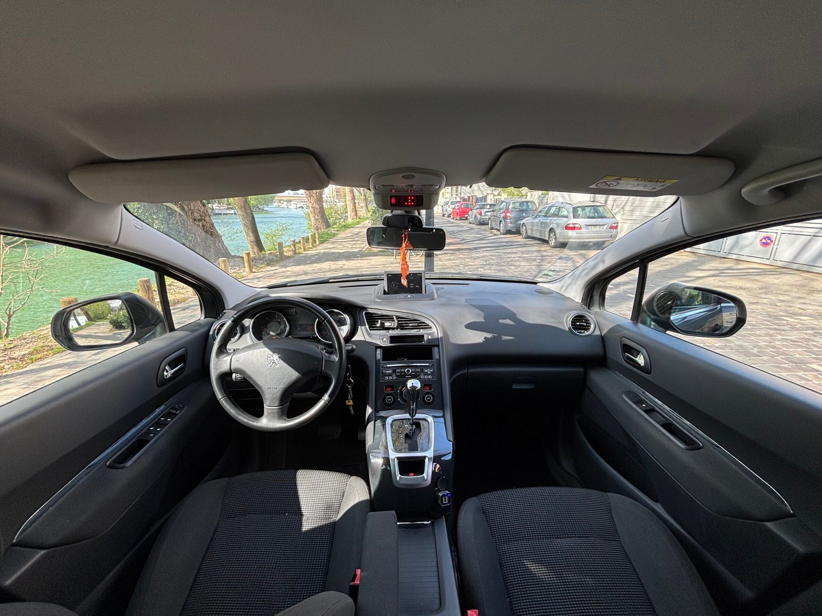 PEUGEOT 5008 1.6 e-HDI120ch “Active Bus”