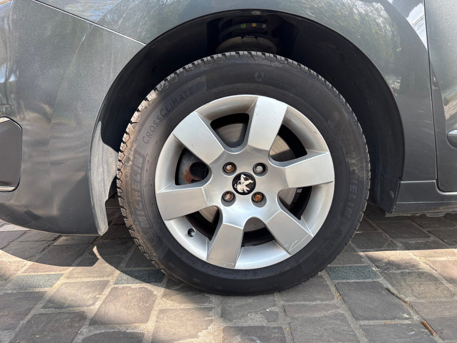 PEUGEOT 5008 1.6 e-HDI120ch “Active Bus”