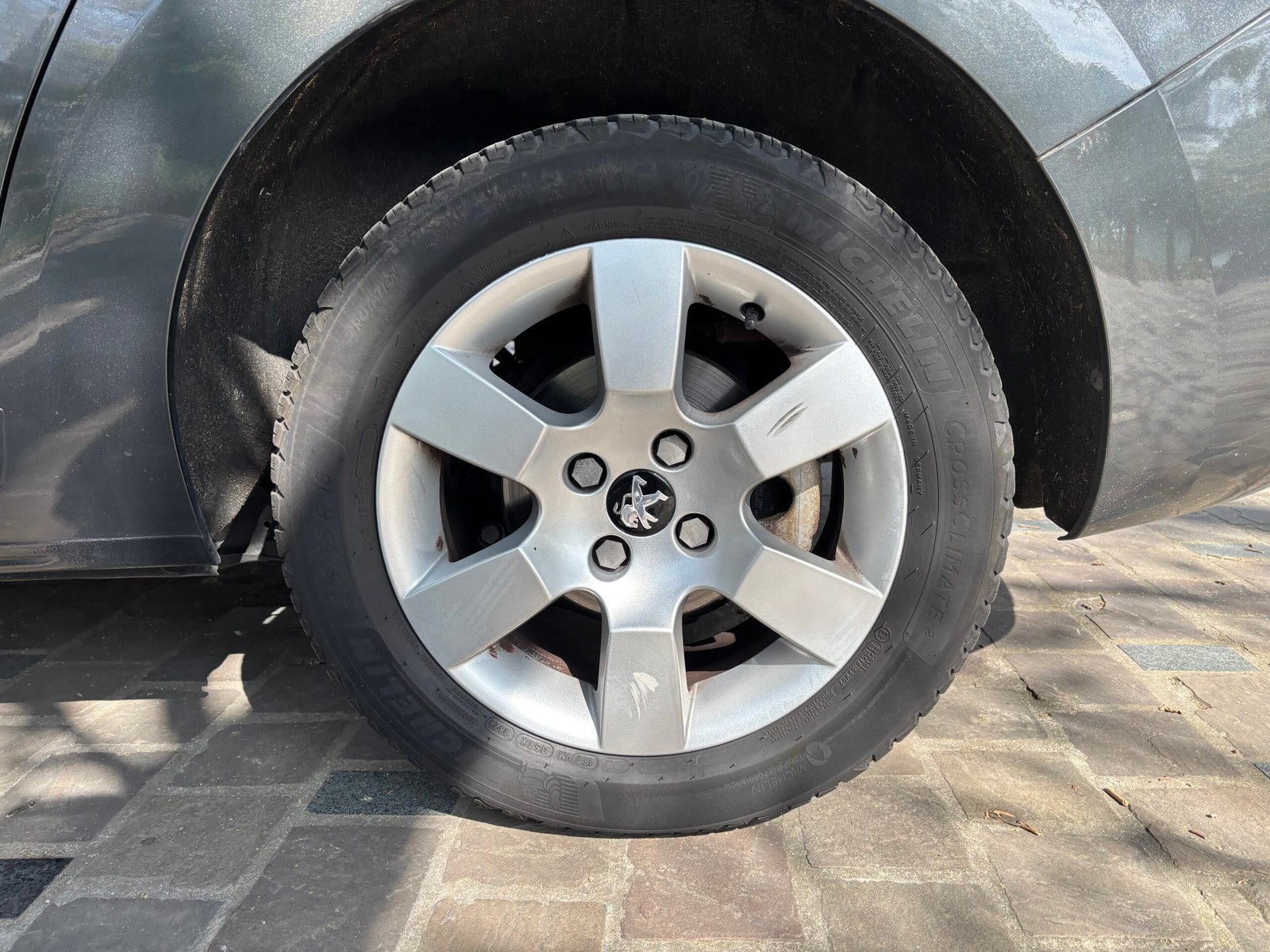 PEUGEOT 5008 1.6 e-HDI120ch “Active Bus”