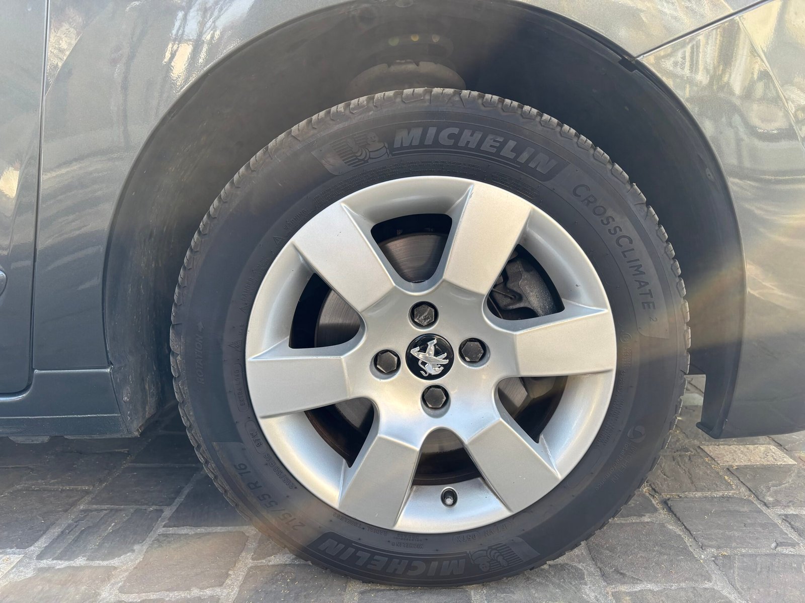 PEUGEOT 5008 1.6 e-HDI120ch “Active Bus”