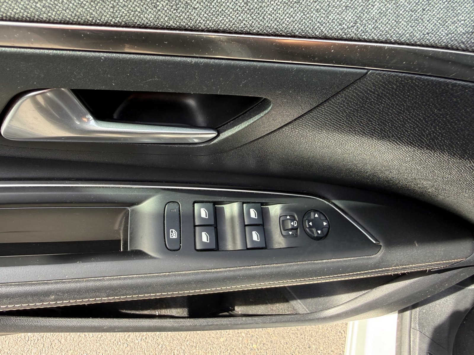 PEUGEOT 3008 1.2 THP 130 cv Boîte auto