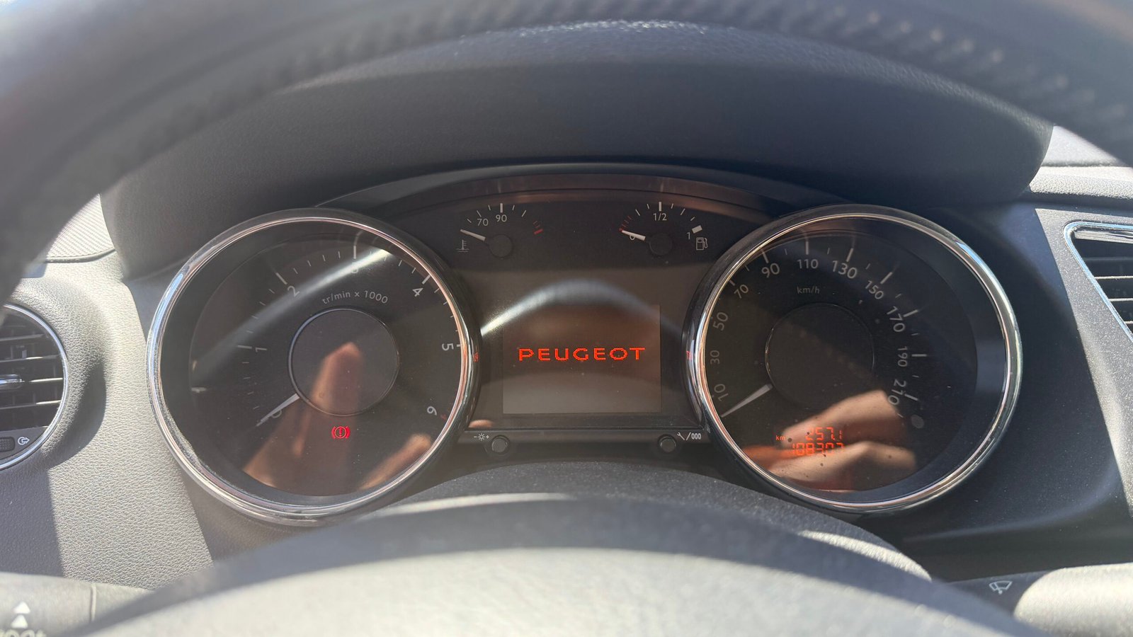 PEUGEOT 3008 1.6HDI FELINE
